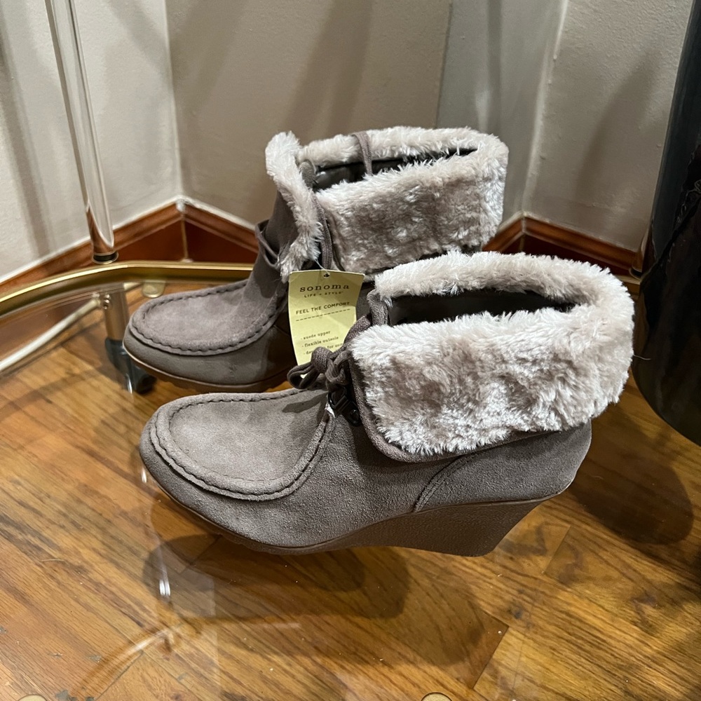 Sonoma Brand New Life -Style Tan Faux Fur Trim Ankle Boots.Size 8 M